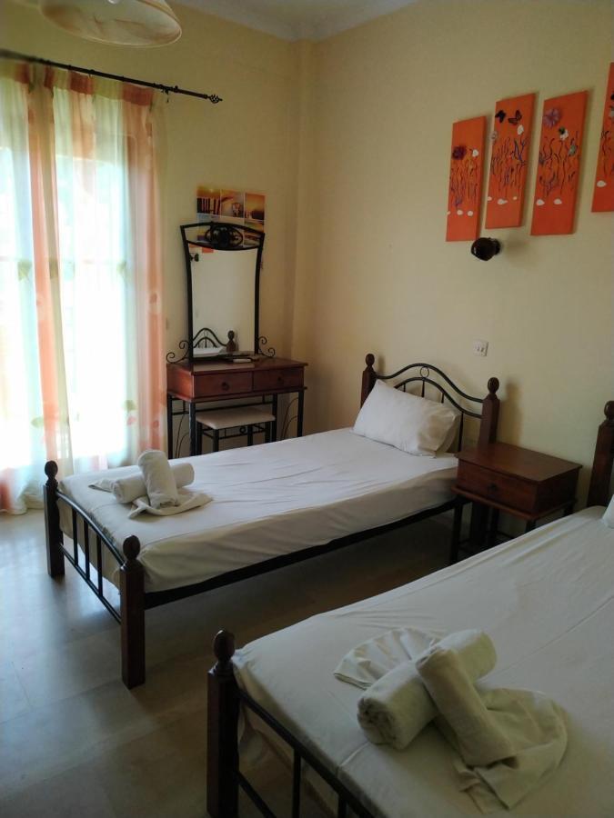 Flowers Studios Benitses  Ngoại thất bức ảnh