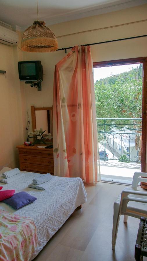 Flowers Studios Benitses  Ngoại thất bức ảnh